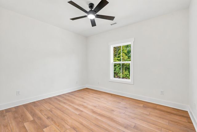 1805 Hickory Cove LN, Moneta, VA 24121