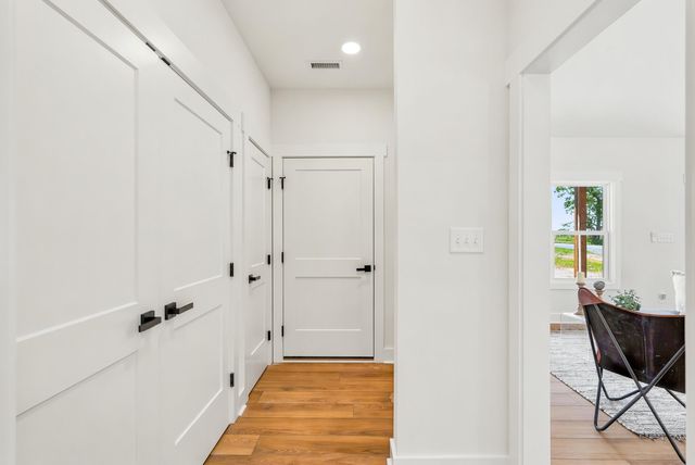 1805 Hickory Cove LN, Moneta, VA 24121