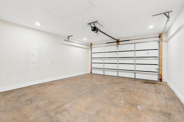 1805 Hickory Cove LN, Moneta, VA 24121