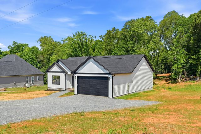 1805 Hickory Cove LN, Moneta, VA 24121