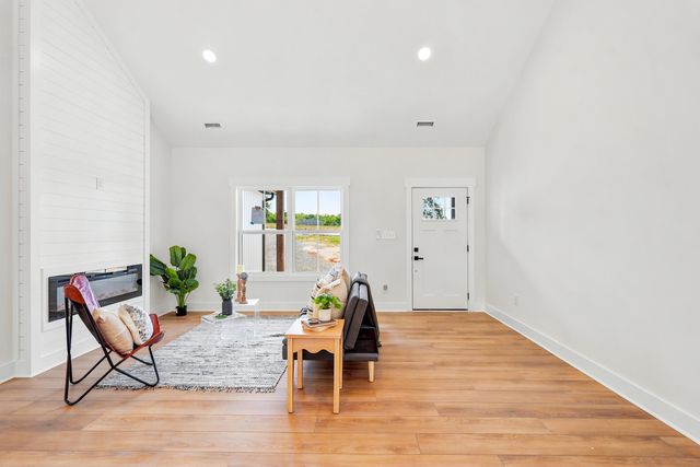 1805 Hickory Cove LN, Moneta, VA 24121