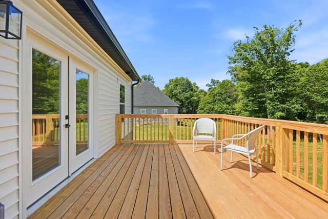1805 Hickory Cove LN, Moneta, VA 24121