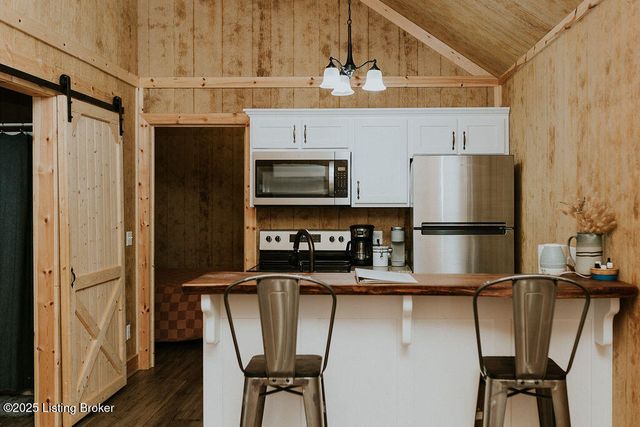 866 Wilderness Rd, Mammoth Cave, KY 42259