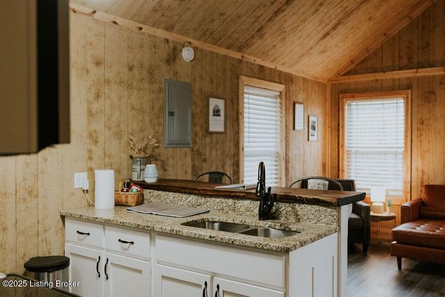 866 Wilderness Rd, Mammoth Cave, KY 42259