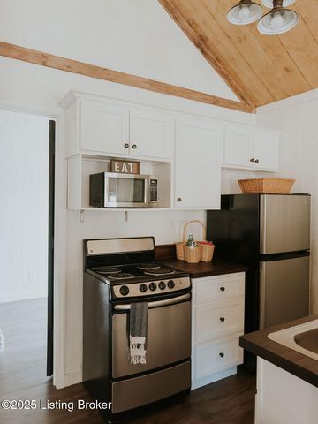 866 Wilderness Rd, Mammoth Cave, KY 42259