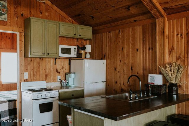 866 Wilderness Rd, Mammoth Cave, KY 42259