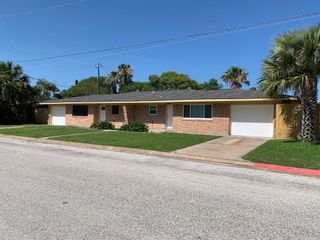 328 1st Street B, Galveston, TX 77550