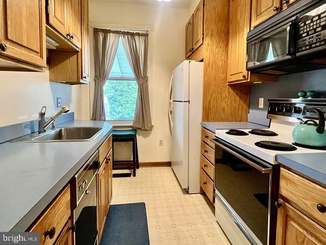 349 CHESTNUT ST, West Reading, PA 19611