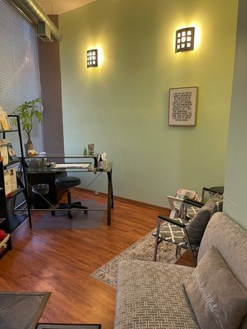 4667 N Manor Avenue, Chicago, IL 60625