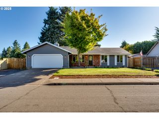 2097 COSMOLEDO St, Eugene, OR 97402