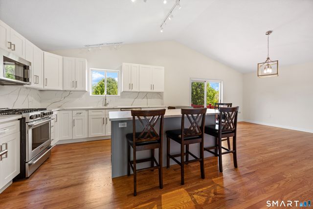 10 Conhurst Drive, North Haven, CT 06473