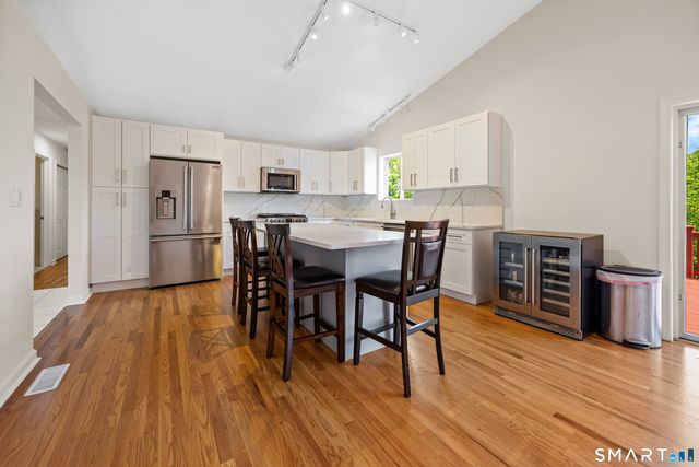 10 Conhurst Drive, North Haven, CT 06473