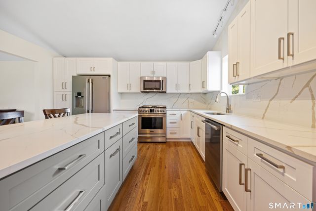 10 Conhurst Drive, North Haven, CT 06473