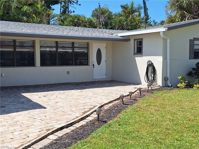 1038 Sumica DR, Fort Myers, FL 33919