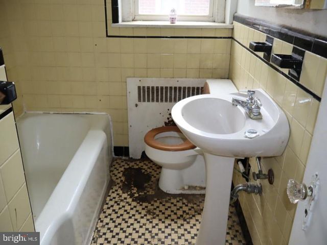 323 N MAPLE AVE, Lansdowne, PA 19050