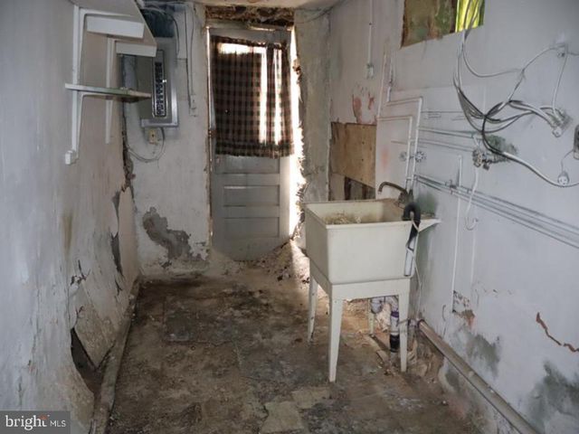 323 N MAPLE AVE, Lansdowne, PA 19050