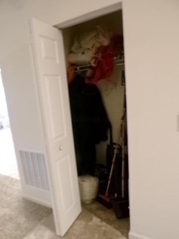 5294 Karst Circle, Ashville, OH 43103