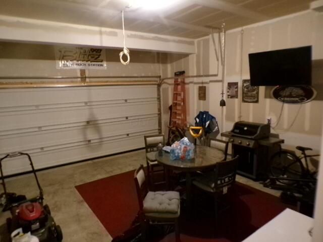 5294 Karst Circle, Ashville, OH 43103