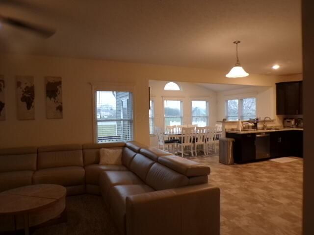 5294 Karst Circle, Ashville, OH 43103