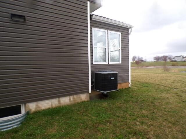 5294 Karst Circle, Ashville, OH 43103