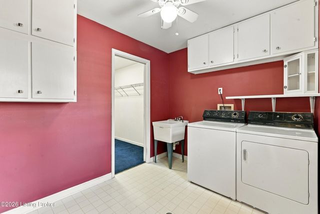 10513 Eagle Pines Ln, Louisville, KY 40223