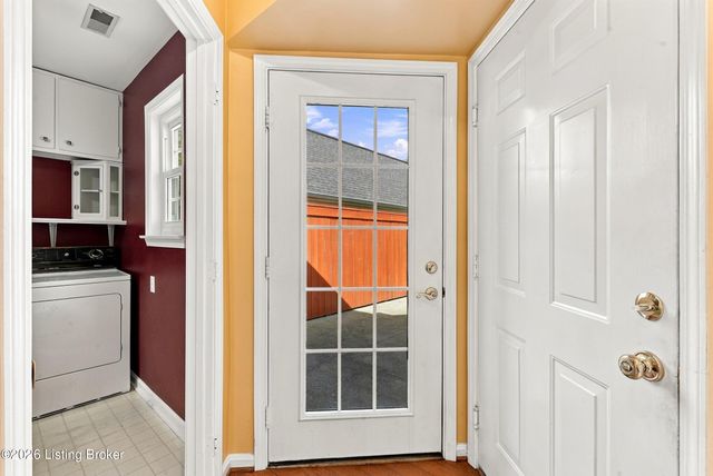 10513 Eagle Pines Ln, Louisville, KY 40223