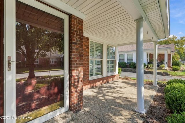 10513 Eagle Pines Ln, Louisville, KY 40223