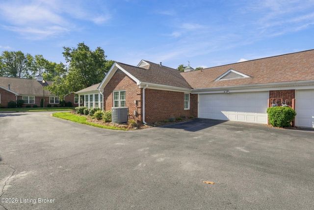 10513 Eagle Pines Ln, Louisville, KY 40223