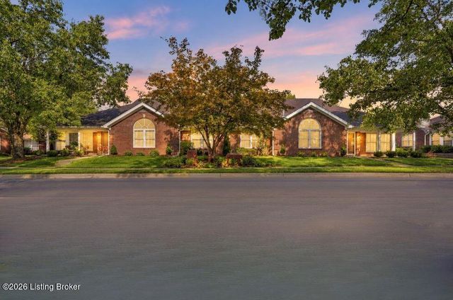 10513 Eagle Pines Ln, Louisville, KY 40223