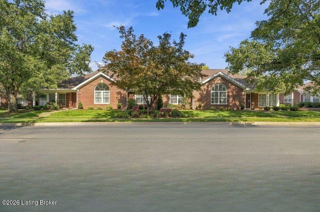 10513 Eagle Pines Ln, Louisville, KY 40223