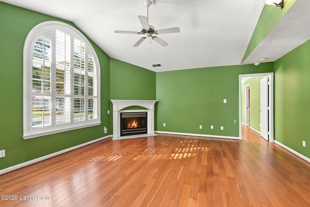 10513 Eagle Pines Ln, Louisville, KY 40223
