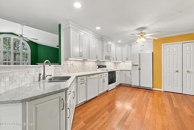 10513 Eagle Pines Ln, Louisville, KY 40223