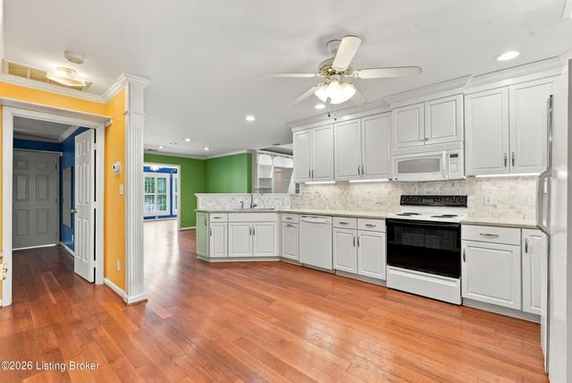 10513 Eagle Pines Ln, Louisville, KY 40223