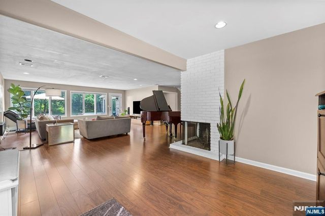 926 Norgate Drive, Ridgewood, NJ 07450