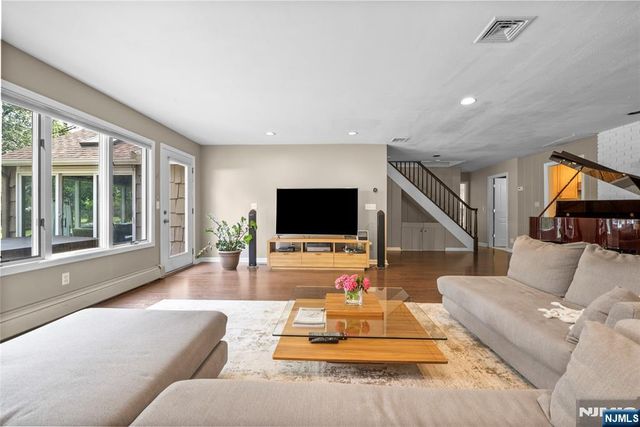 926 Norgate Drive, Ridgewood, NJ 07450