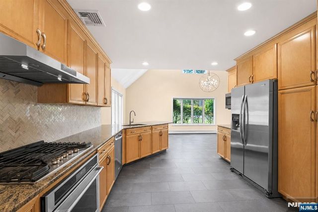 926 Norgate Drive, Ridgewood, NJ 07450