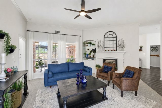 816 Lake View Court E, Crowley, TX 76036
