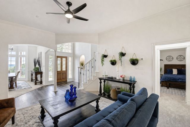 816 Lake View Court E, Crowley, TX 76036