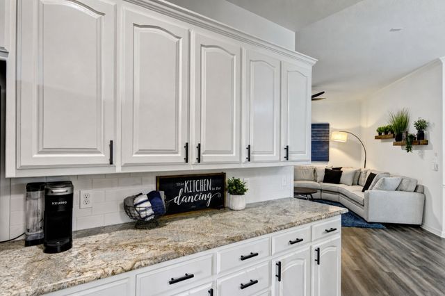 816 Lake View Court E, Crowley, TX 76036