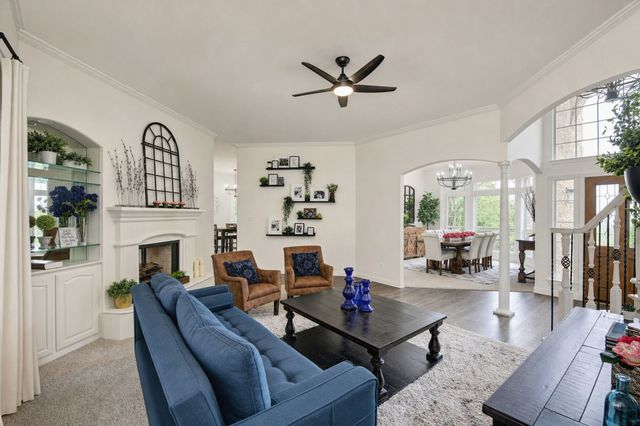 816 Lake View Court E, Crowley, TX 76036