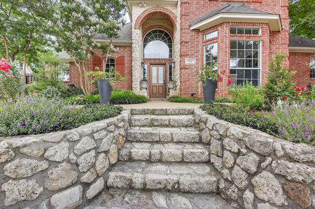816 Lake View Court E, Crowley, TX 76036