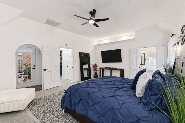 816 Lake View Court E, Crowley, TX 76036