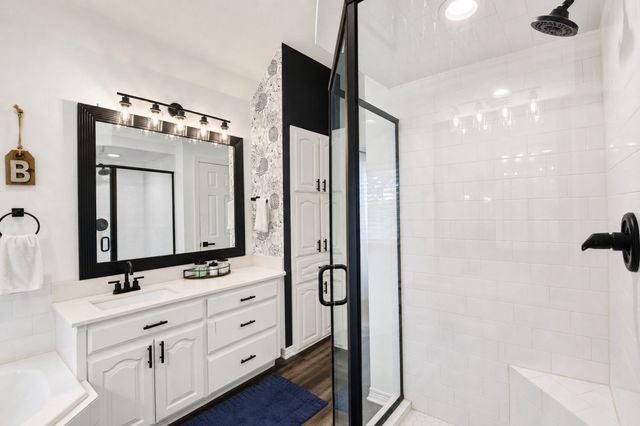 816 Lake View Court E, Crowley, TX 76036