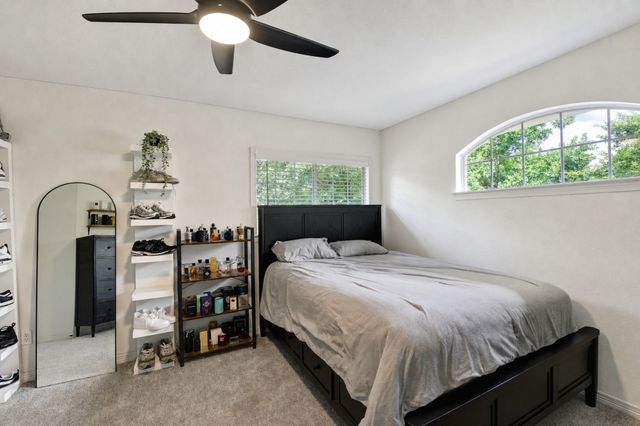 816 Lake View Court E, Crowley, TX 76036