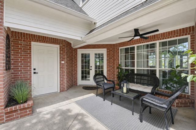 816 Lake View Court E, Crowley, TX 76036