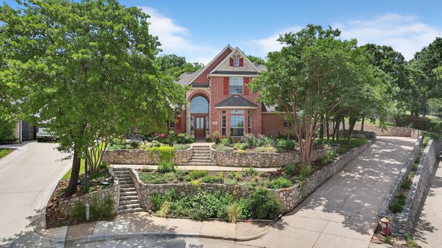 816 Lake View Court E, Crowley, TX 76036