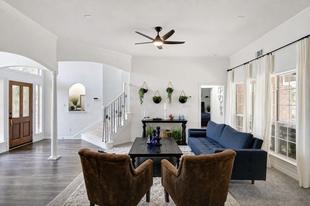 816 Lake View Court E, Crowley, TX 76036