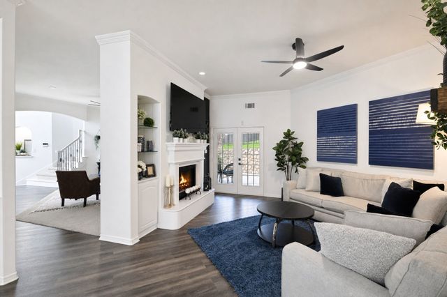 816 Lake View Court E, Crowley, TX 76036