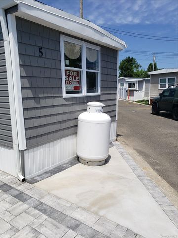 150 Main Street 5, Islip, NY 11751