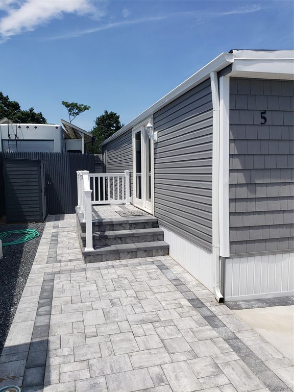 150 Main Street 5, Islip, NY 11751